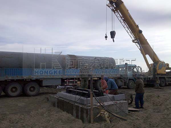 黑龍江呼蘭縣頁(yè)巖陶?；剞D(zhuǎn)窯生產(chǎn)線安裝現(xiàn)場(chǎng)